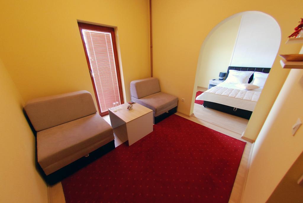 Hotel Arizona Sarajevo Lukavica Exterior photo